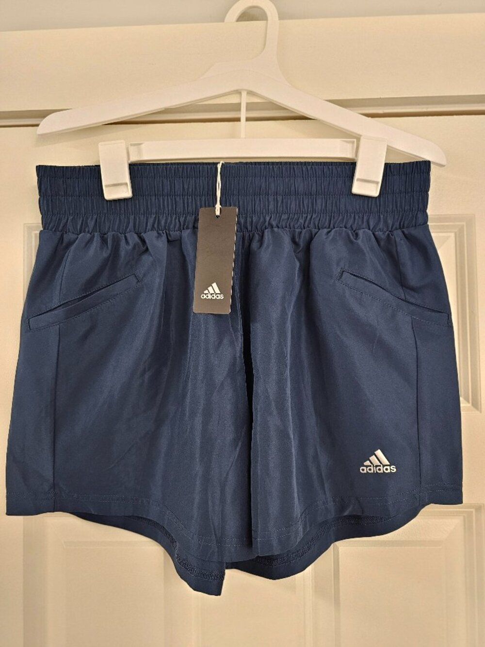 Adidas Women Woven Athletic Running Golf Shorts in Crew Navy, size Medium